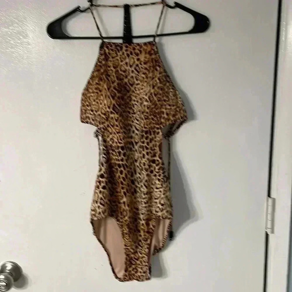 Victoria secret portofino crochet halter one piece - Picture 3 of 9